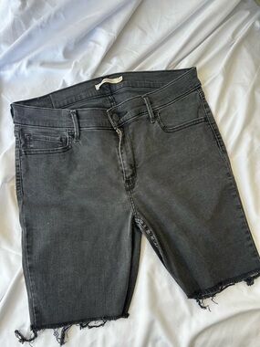 Levi's 710 Super Skinny Black Frayed Hem Denim Bermuda Shorts 33